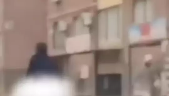 Атырауда жалаңаш жүрген ер адам ұсталды