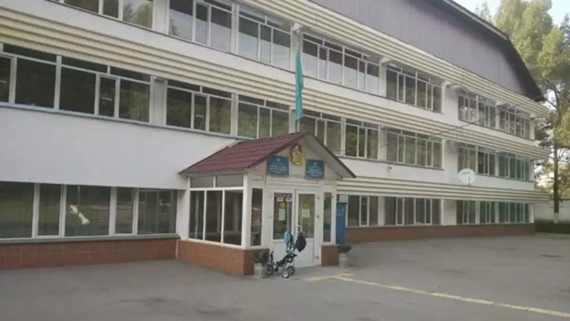 Алматы мектептерінің бірі оқу үдерісі кезінде жөндеу жұмыстарын жасамақшы