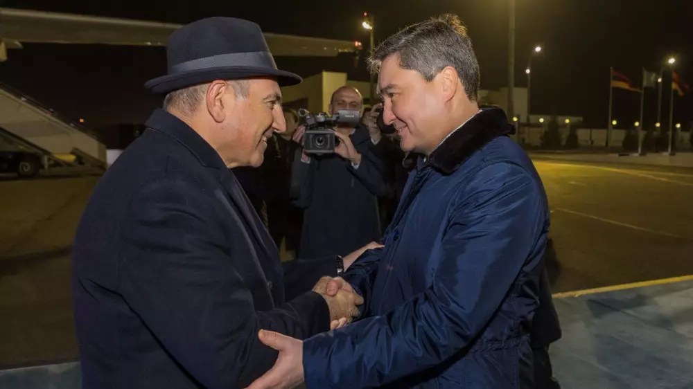 Премьер-министр Армении Никол Пашинян прибыл в Астану