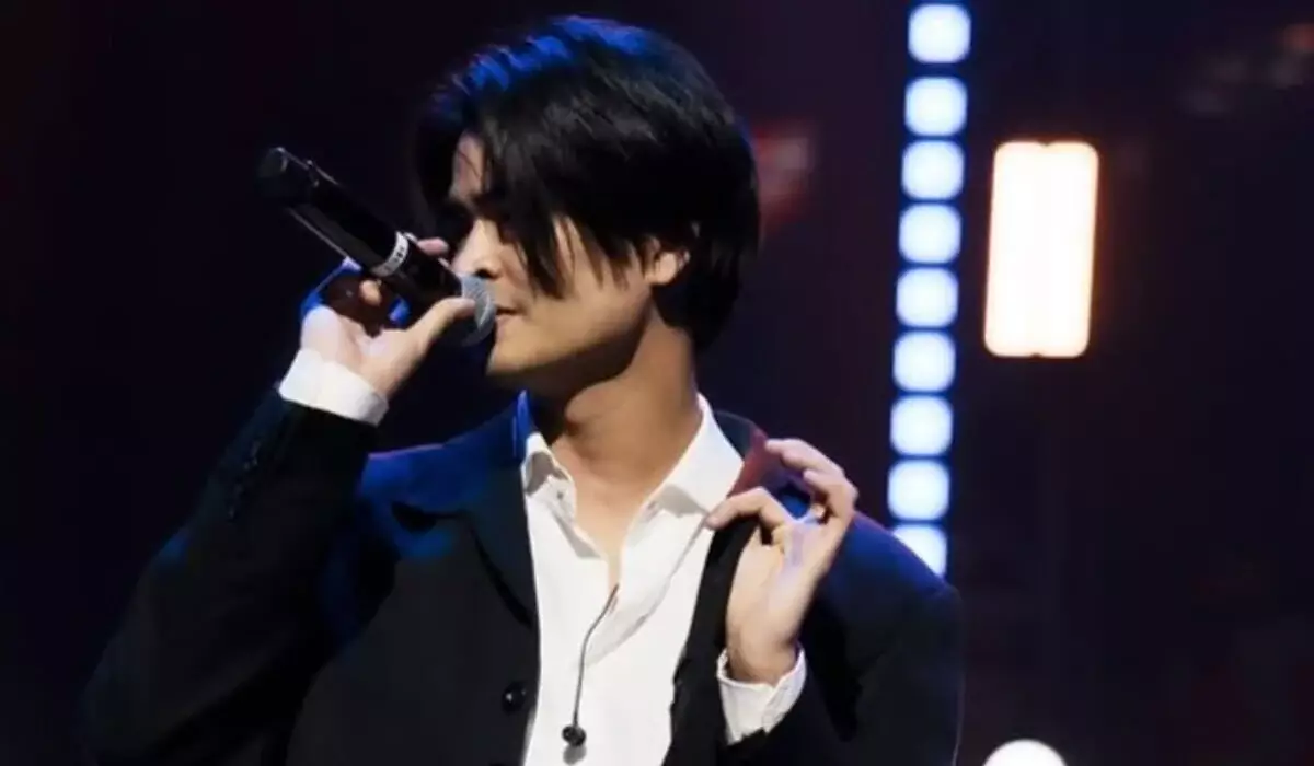 «Да ты красавчик»: сын Розы Рымбаевой очаровал девушек