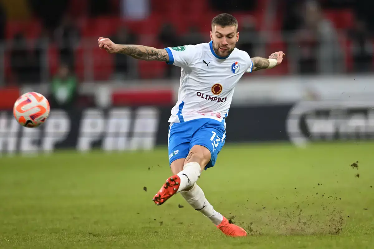 «Ты прикалываешься?» Российский футболист о жизни на 100 тысяч рублей в месяц - новости на Lada.kz 20.11.2025