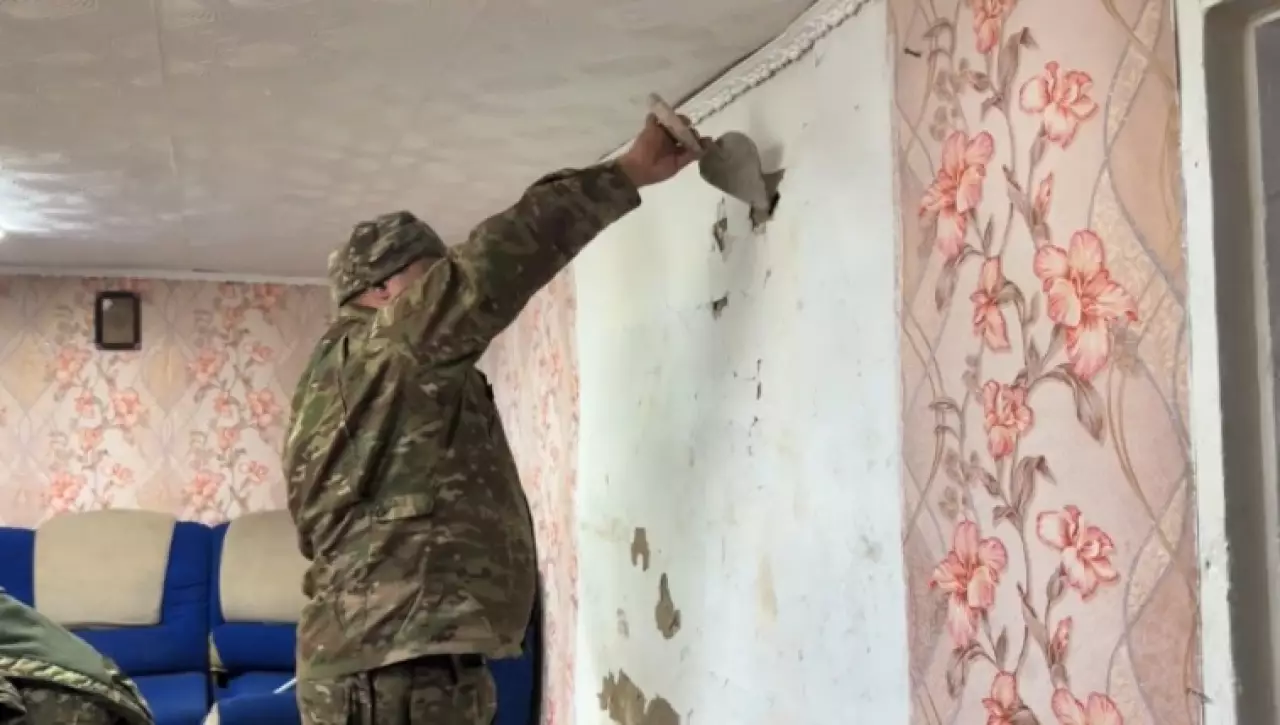 Спасатели проверяют печи в домах сельчан