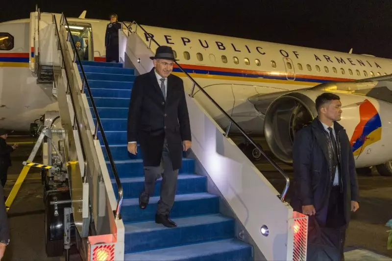 Пашинян прилетел в Казахстан