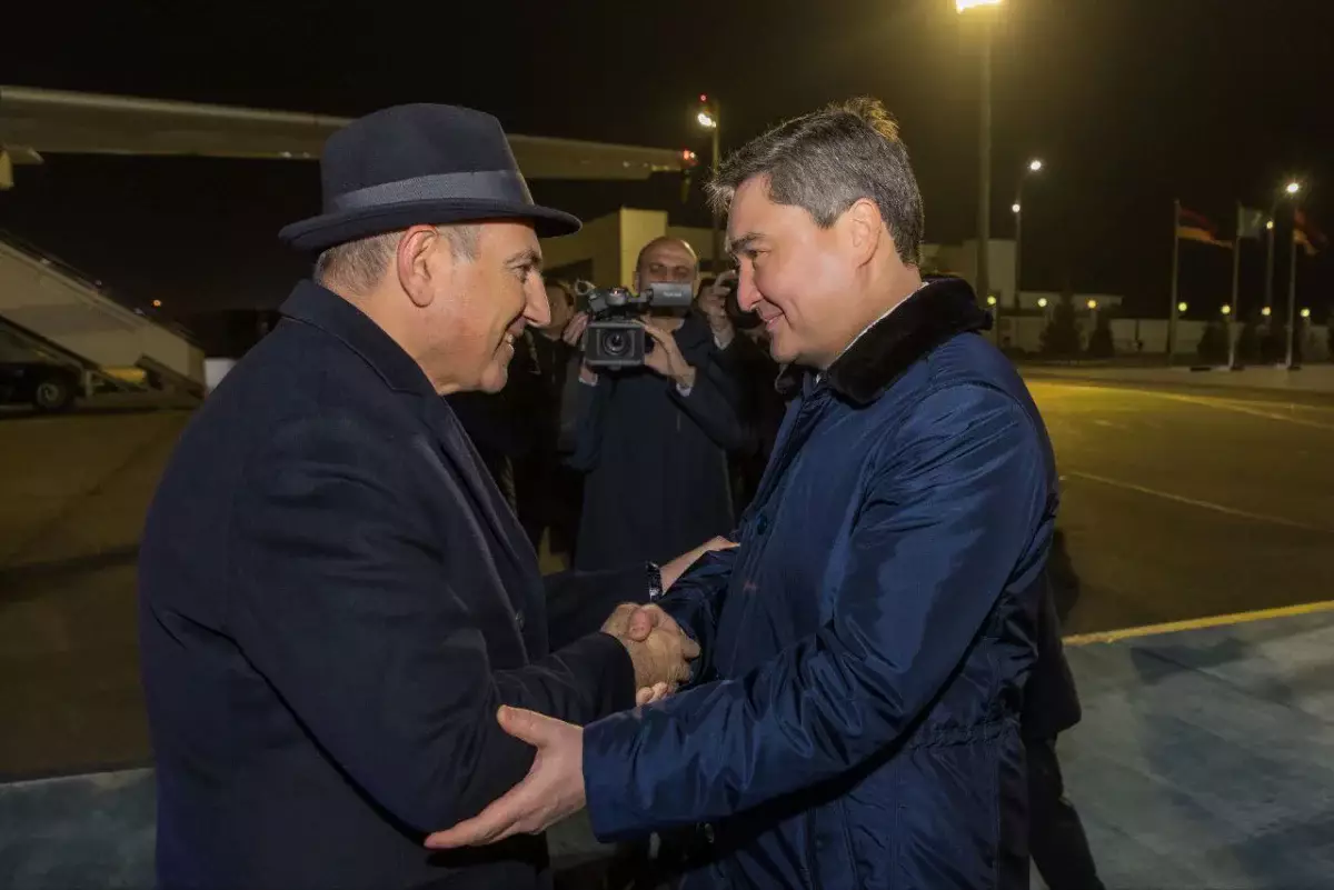 Пашинян прибыл в Астану с официальным визитом