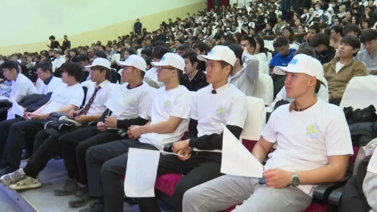 «Урок цифровой безопасности» провели для молодежи Улытау