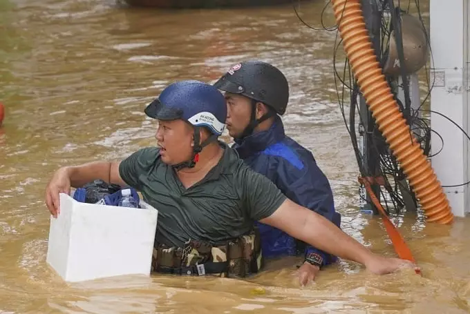 Более 50 тысяч домов затоплены во Вьетнаме в результате наводнений