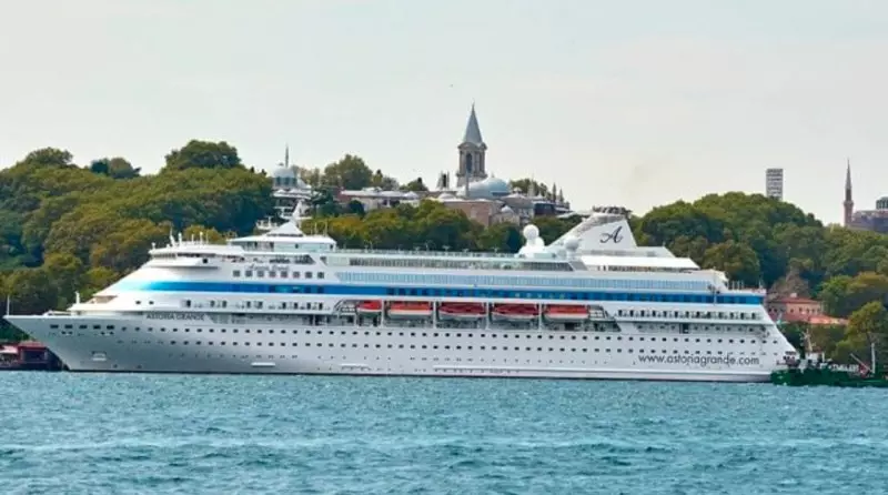 Круизный лайнер с россиянами не впустили в стамбульский порт