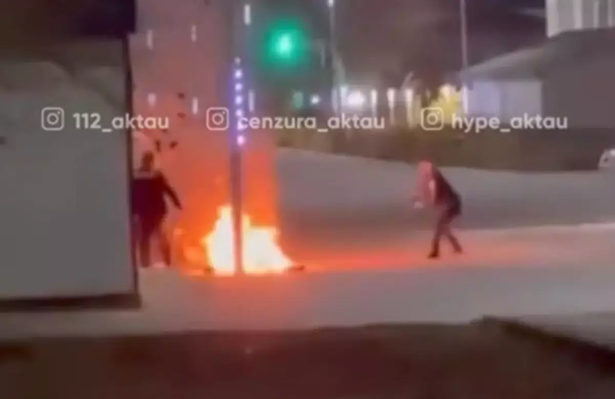 В Мангистау мужчина попытался совершить самоподжог на глазах у полиции - новости на Lada.kz 20.11.2025