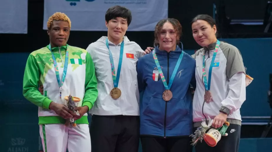 У Казахстана две бронзы в борьбе на Исламиаде-2025