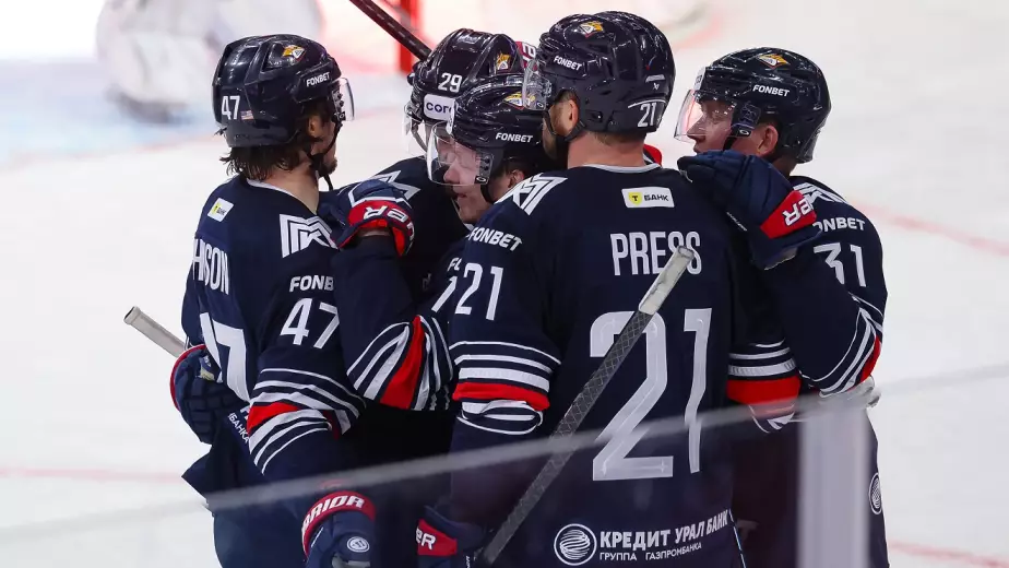 Два очка Михайлиса принесли "Металлургу" победу в матче КХЛ (ВИДЕО)