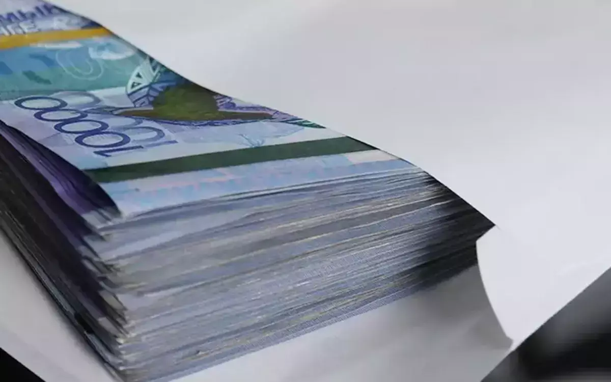 Кому в Казахстане положены 13-я зарплата и премии: разъяснения Минтруда - новости на Lada.kz 20.11.2025