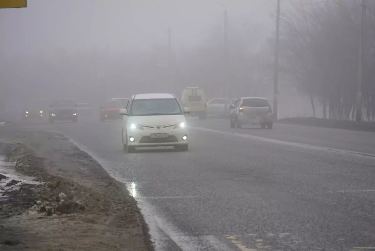 В Кызылординской области временно закрыли автодорогу из-за тумана