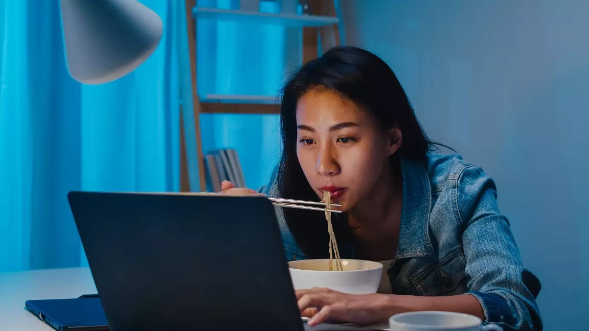 Ұйқы мен тағамның байланысы: Кешке не ішуге болады, ал неден аулақ болған дұрыс?