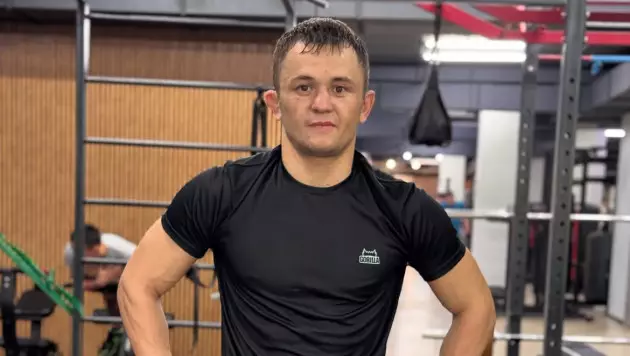 Потряс Нурмагомедова, отправил в нокаут чемпиона. Топурия честно оценил Алмахана перед боем в UFC