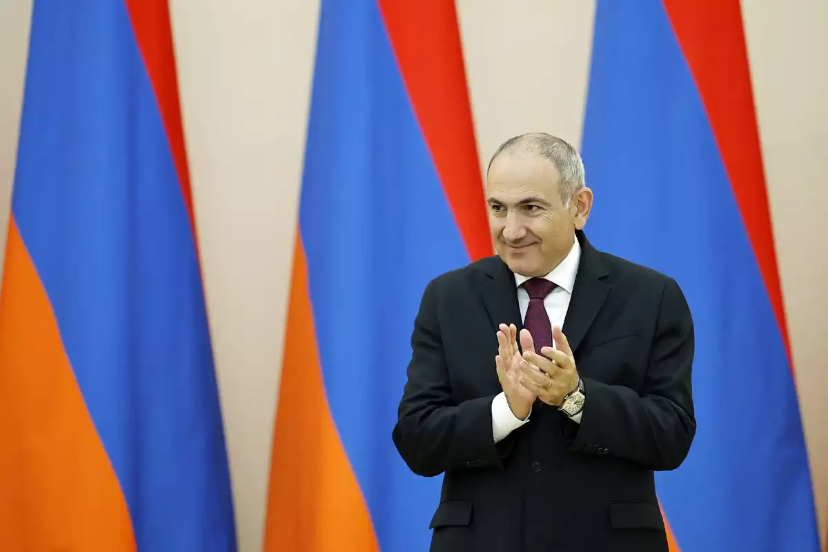 Премьер-министр вылетает в Казахстан.