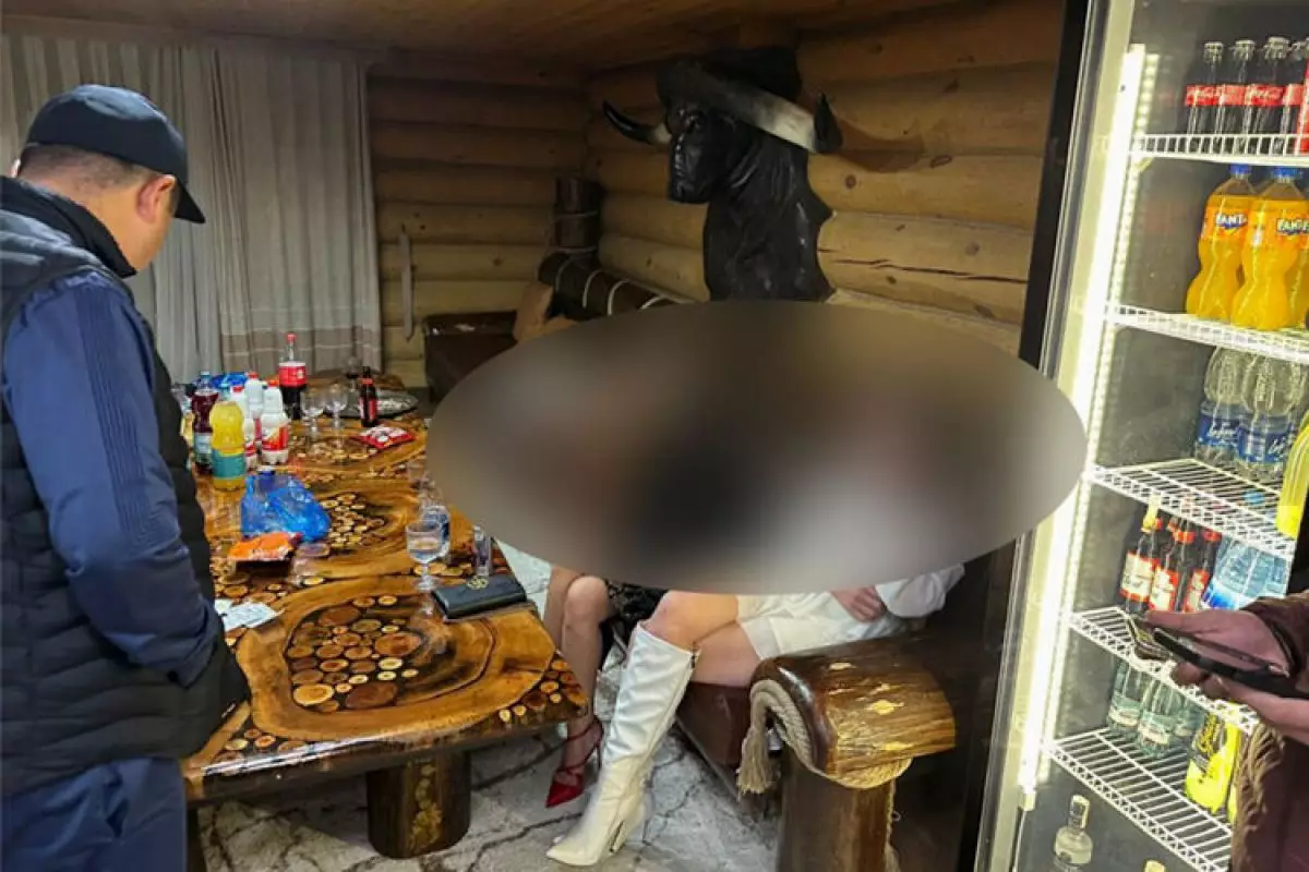 60 проституток вычислили через WhatsApp-группу