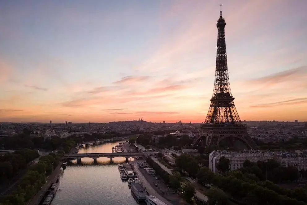 170 тысяч домов в Париже остались без электричества