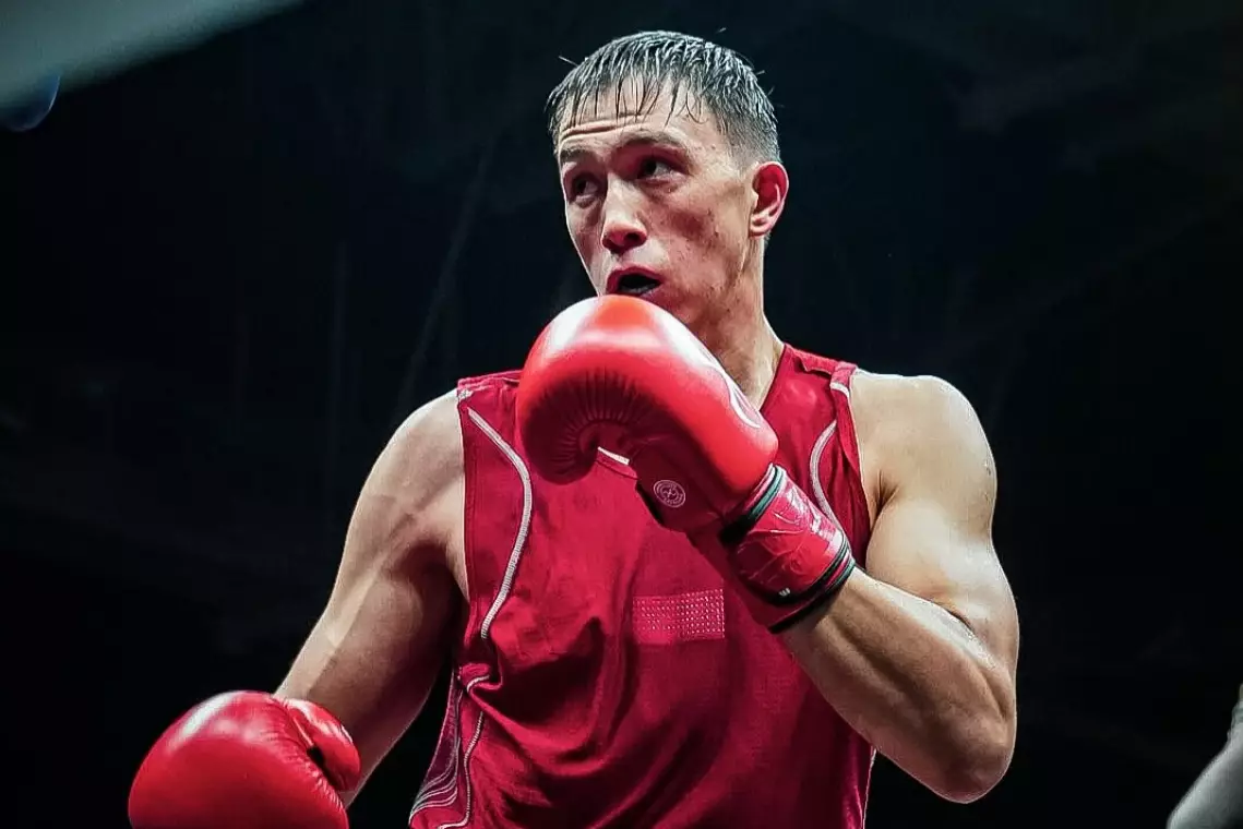 Казахстанец Султанбек Айбарулы выиграл золото на финале Кубка мира по боксу