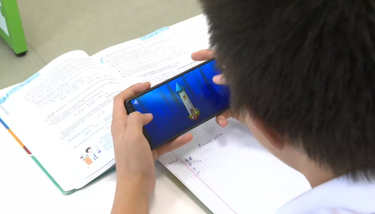 Как защитить школьников от онлайн-угроз