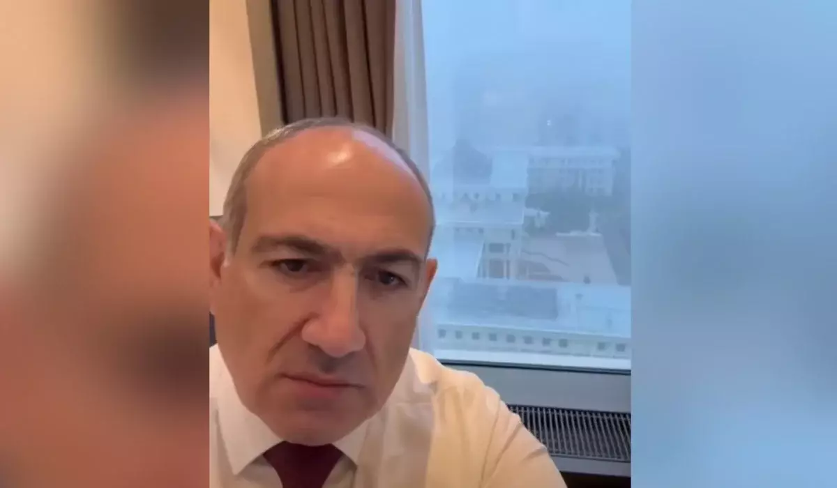 «Көңіл кейде қалай, қаламай»: Армения премьер-министрі Астанада өз стиліне тән видео түсірді (ВИДЕО)