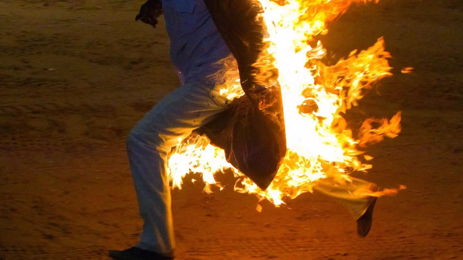 Маңғыстауда жүргізуші полиция бөлімі алдында өзін өртеп жібермек болды