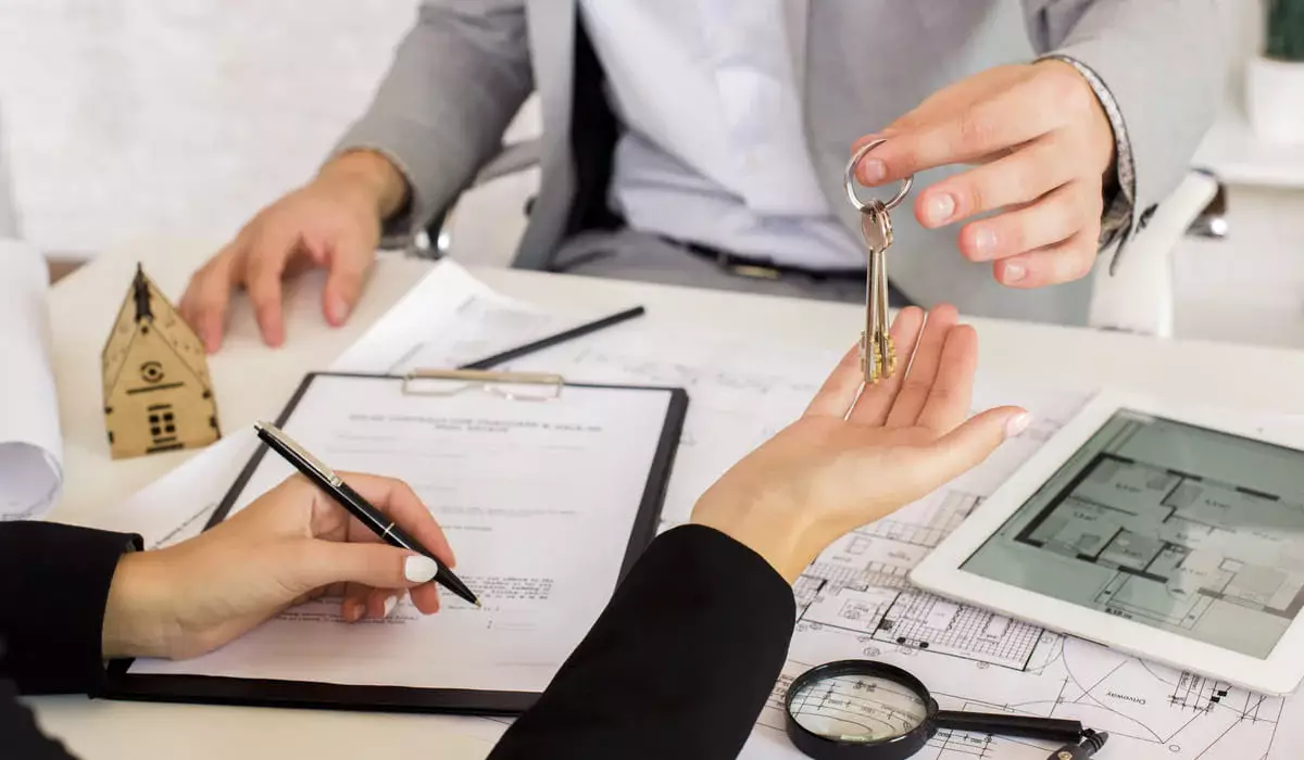 Павлодарка заплатит 300 тысяч тенге риелтору, хотя продала квартиру сама