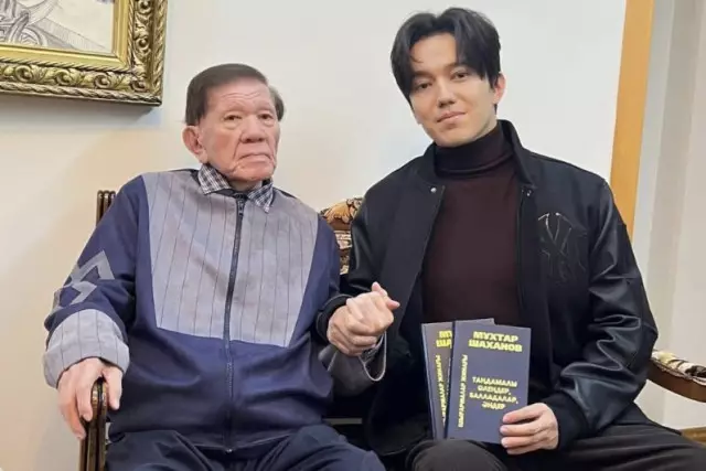 «Үйіне арнайы барды»: Димаш Құдайберген Мұхтар Шахановтың ұлының қазасына көңіл айтты