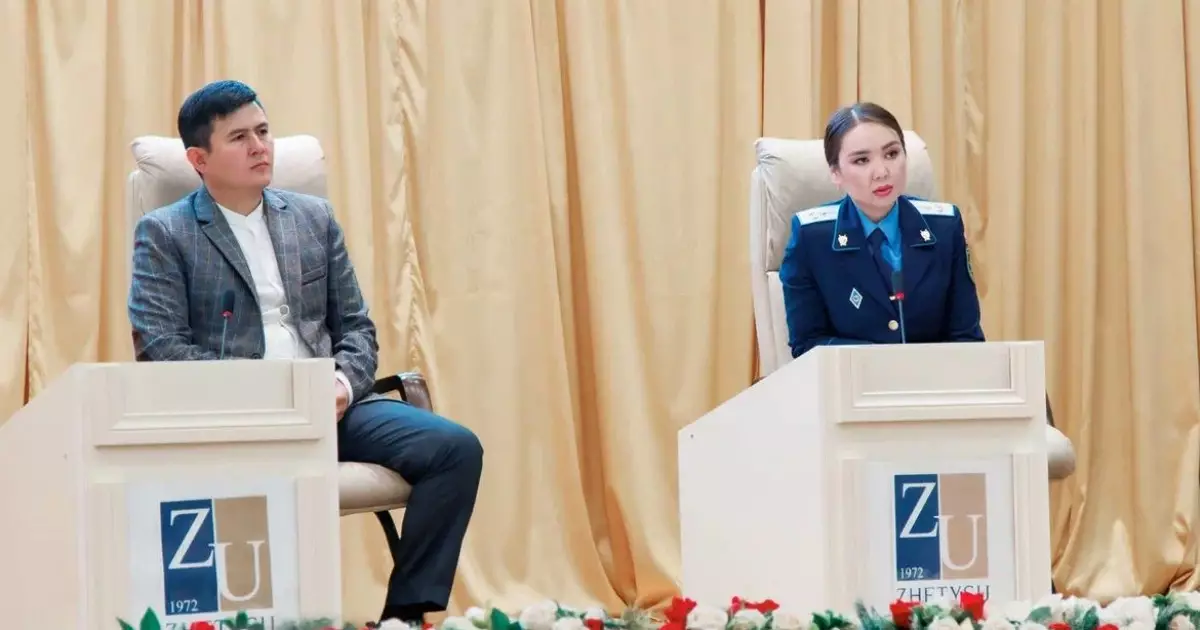   Жетісу университетінің студенттері прокурор Дана Сәрсенбаймен кездесті   