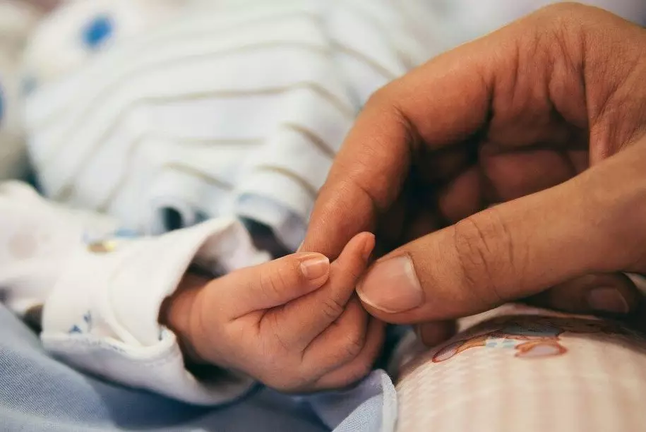 Пособия выросли: сколько теперь получают казахстанцы при рождении ребёнка