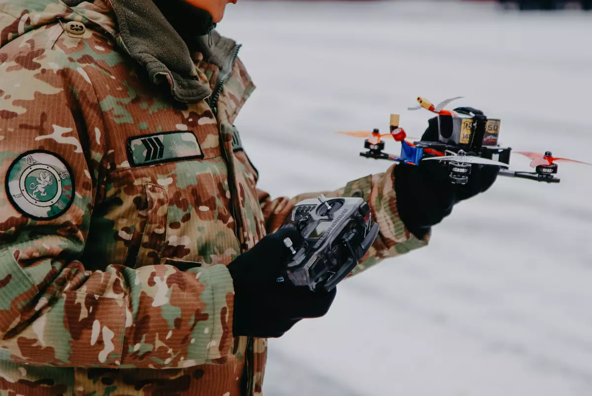 Солдат-срочников будут обучать управлению боевыми дронами