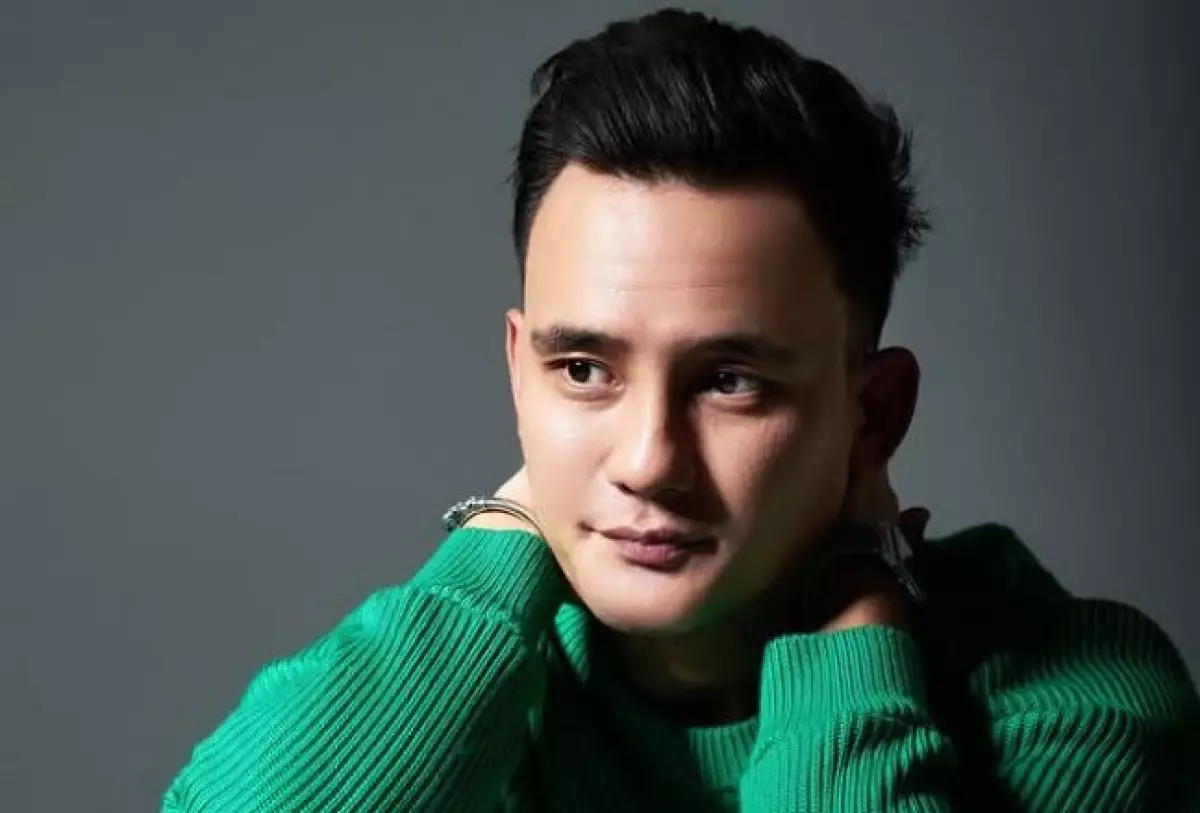 Сын Рымбаевой не сдержал слез на концерте Дильназ Ахмадиевой