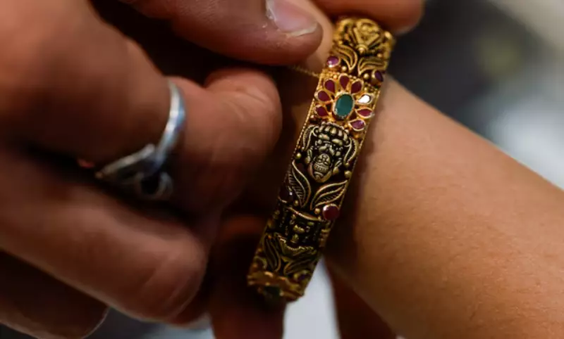 “Цены находятся в стадии консолидации”: золото продолжает дешеветь