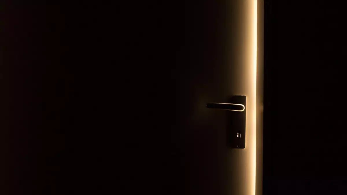 Белгісіз біреулер өзін министрліктен деп таныстырып, үй аралап жүр