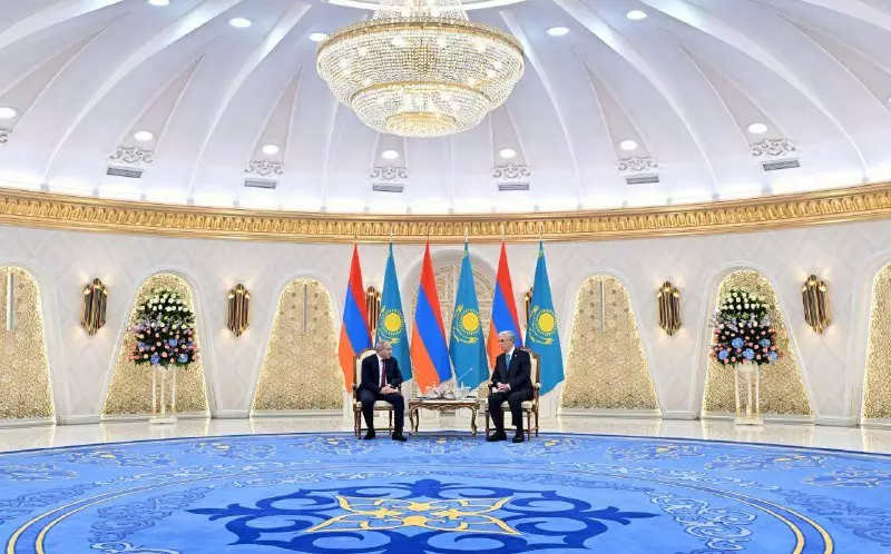 Первый визит в Казахстан: о чем говорили Токаев и Пашинян