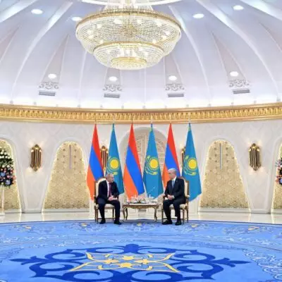 Президент Казахстана провел переговоры с Премьер-министром Армении