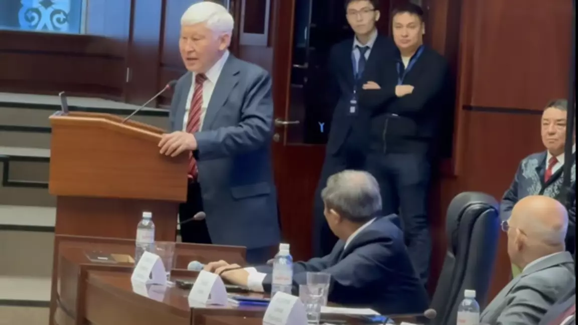 Атақты математик Асқар Жұмаділдаевтің ағылшын тіліндегі баяндамасы жұртты тәнті етті