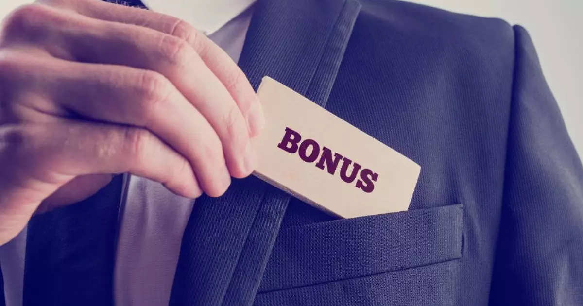  Кому положены 13-я зарплата и премии 