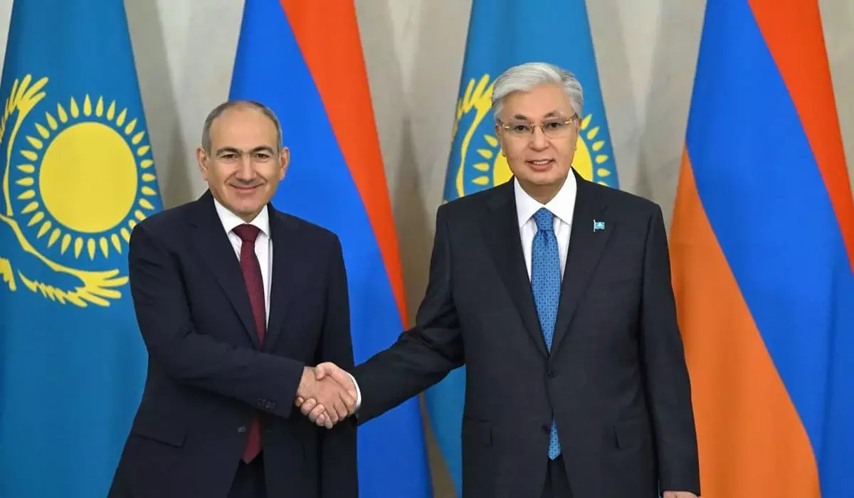 Токаев и Пашинян провели переговоры в Акорде