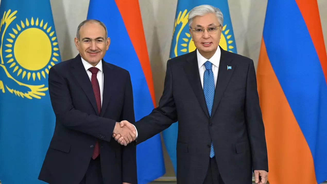 Тоқаев Армения Премьер-министрімен келіссөз жүргізді