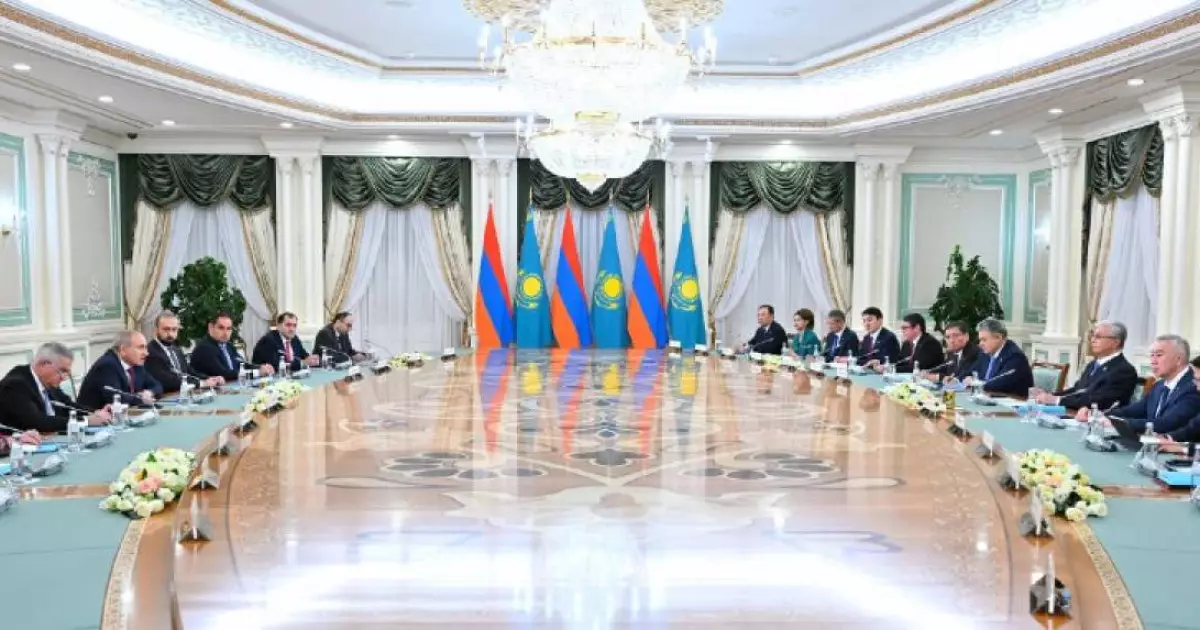  Мемлекет басшысы мен Армения Премьер-министрі кеңейтілген құрамда келіссөз жүргізді 