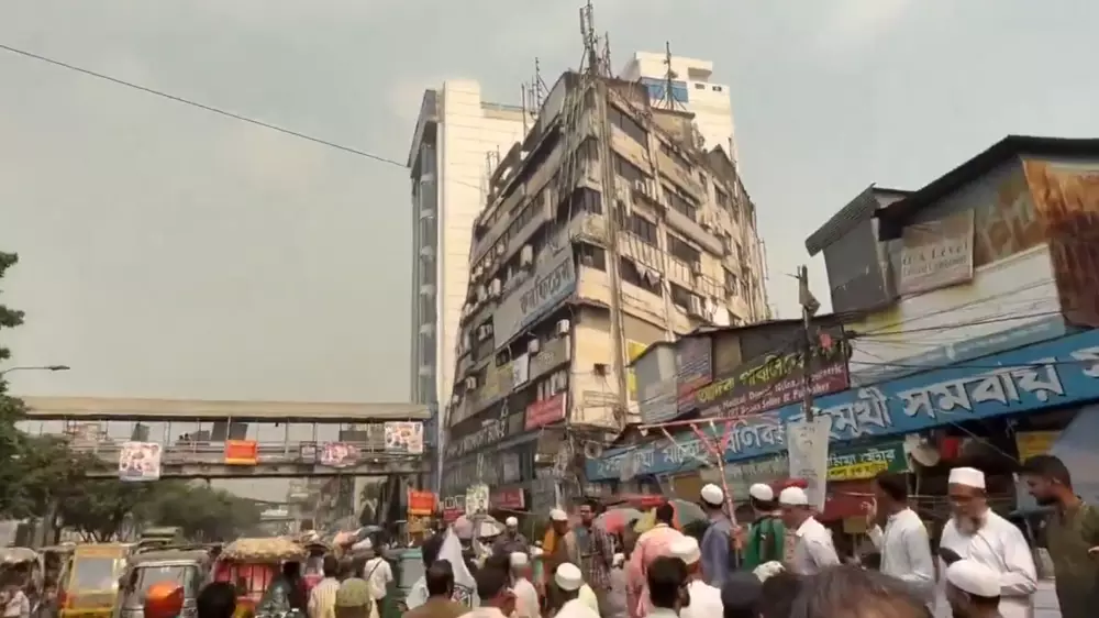 Есть жертвы: пугающие кадры землетрясения в Бангладеш распространились в сети