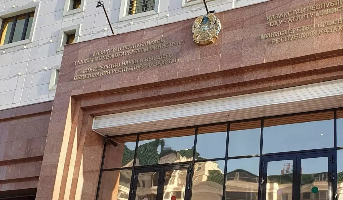 «Біз үй-үйді араламаймыз»: оқу-ағарту министрлігі шұғыл мәлімдеме таратты