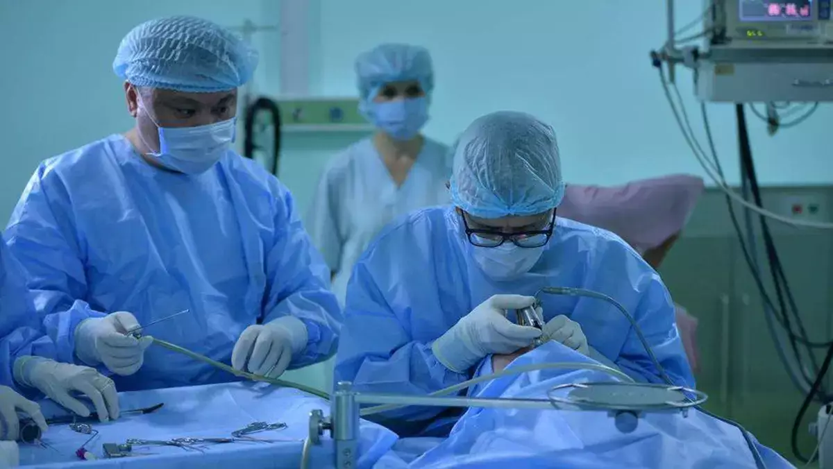 25 миллиардов для врачей Казахстана: сколько получат медики и как распределят средства - новости на Lada.kz 21.11.2025