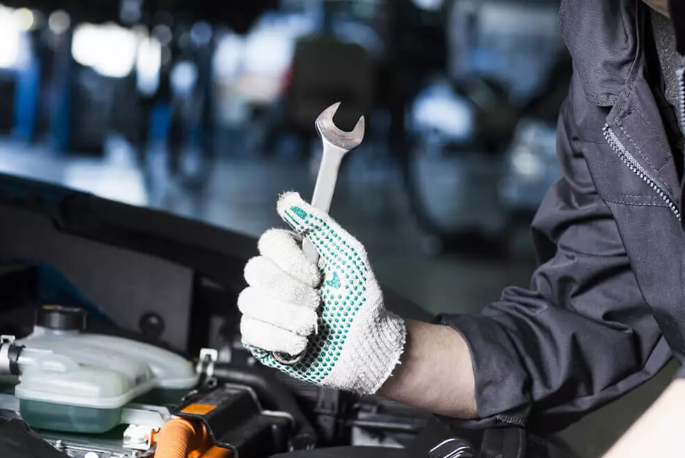 Актюбинка добилась сноса автосервиса ради здоровья ребёнка