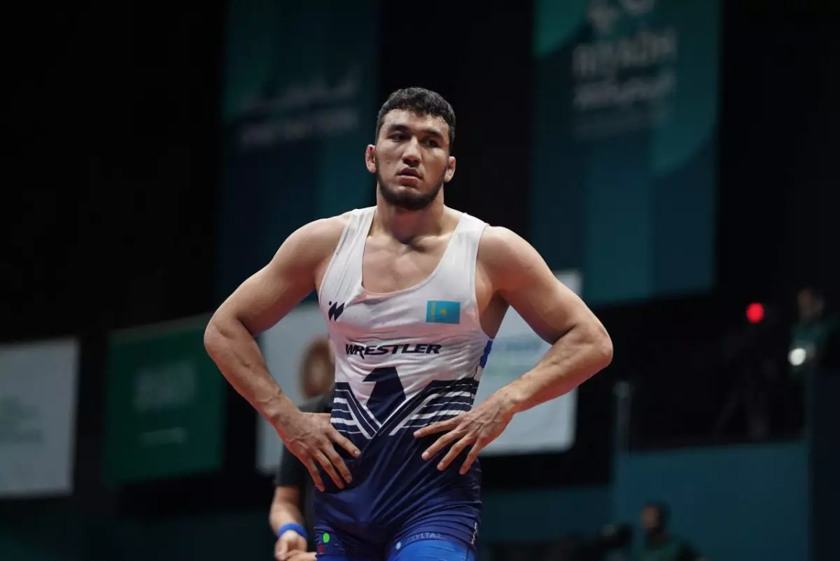 Ризабек Айтмухан победил олимпийского чемпиона и вышел в финал Исламиады-2025