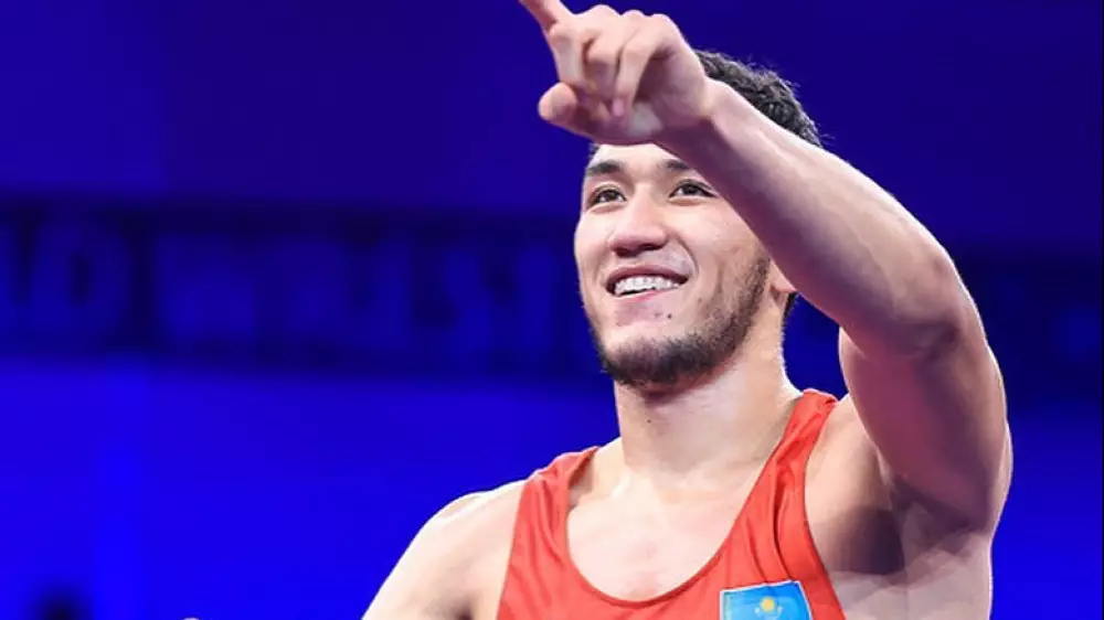 Ризабек Айтмухан совершил суперкамбэк в поединке с чемпионом Олимпиады