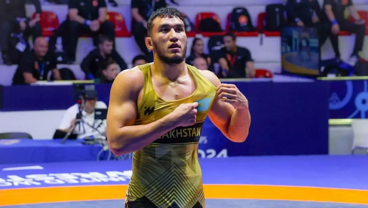 Ризабек Айтмұхан финалда! Отандасымыз Олимпиада чемпионын ойсырата жеңді