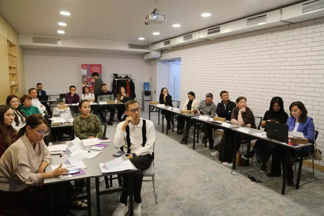 Региональные СМИ осваивают ИИ: в Шымкенте прошел тренинг по современным технологиям