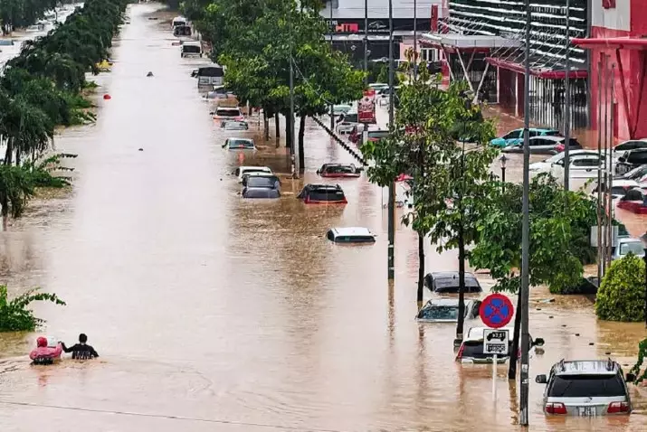 Президент Казахстана соболезнует жертвам наводнения во Вьетнаме