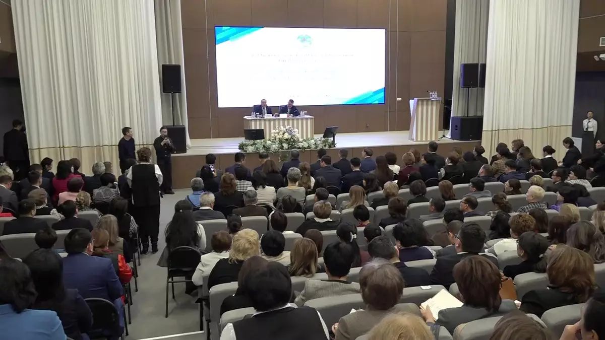 В Алматы представители госорганов и руководители школ обсудили ряд важных задач